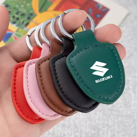 Llavero de cuero premium con emblema para Suzuki